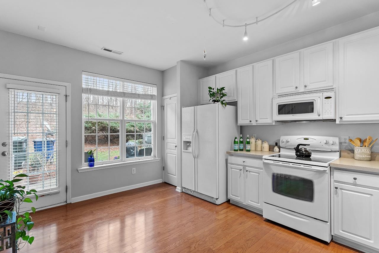 4303 Sugarbend Way Raleigh, NC 27606 - Photo 9 of 28 Photo 9