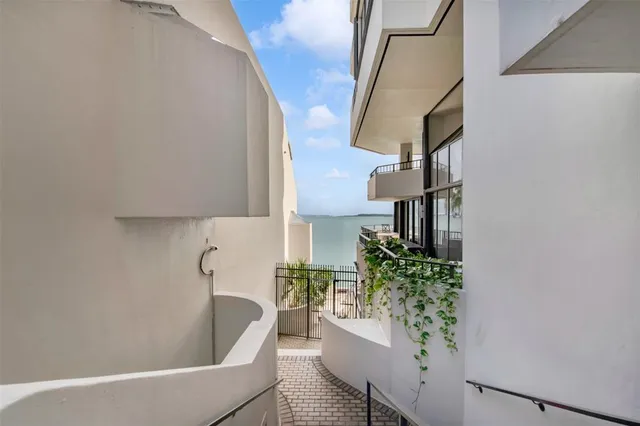 $3,050,000 | 520 Brickell Key Drive, Unit BH25 BH25, Miami, FL 33131