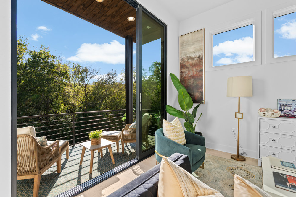 5001 Childers Path Austin, TX 78741 - Photo 12 of 40 View of sunroom / solarium