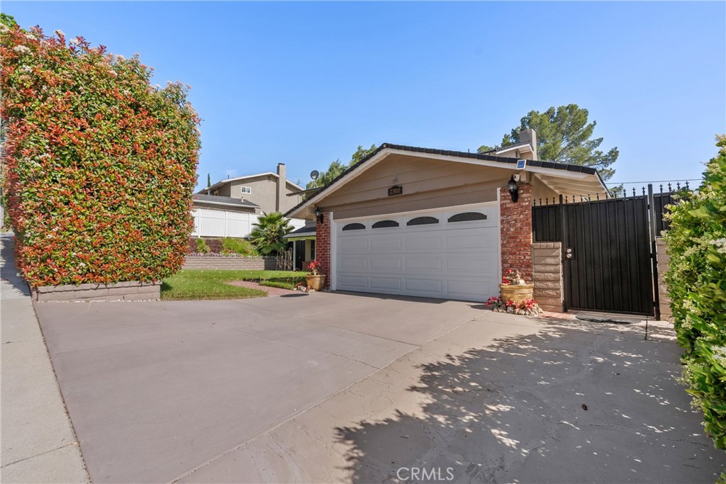 23810 Fambrough Street Newhall, CA 91321 - Photo 4 of 75