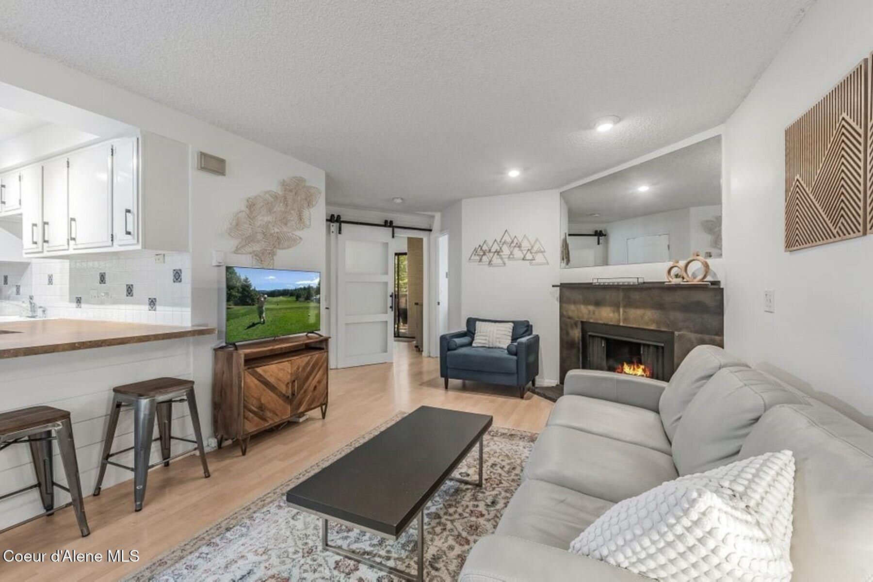 Beautifully Updated Condo #4