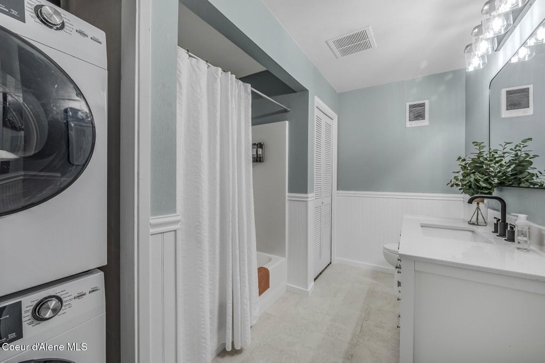 5480 West Racquet Road, Unit 4 Rathdrum, ID 83858 - Photo 13 of 28 Bathroom