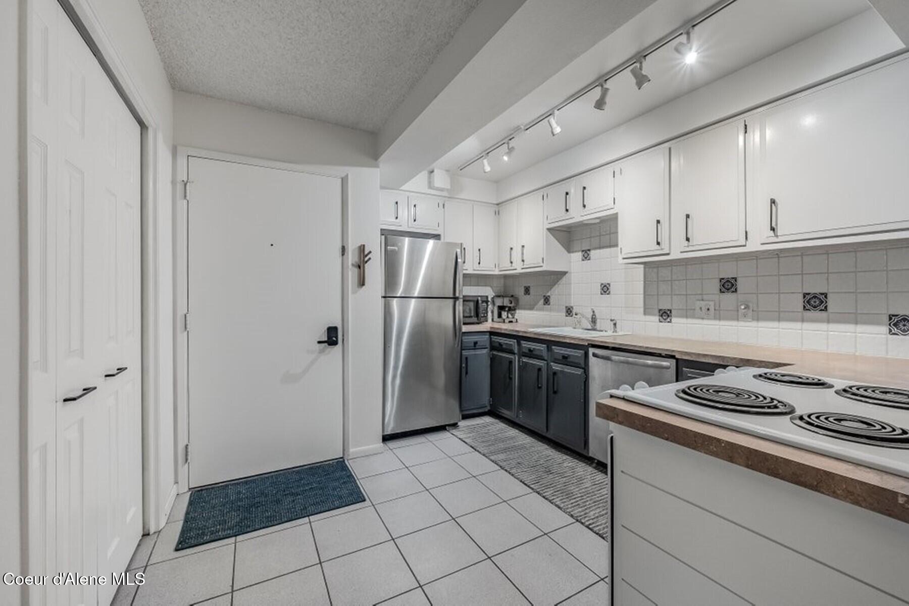 5480 West Racquet Road, Unit 4 Rathdrum, ID 83858 - Photo 6 of 28 Lots of Kitchen Storage