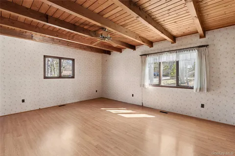 $999,999 | 600 Highwood Road, Southold, NY 11971