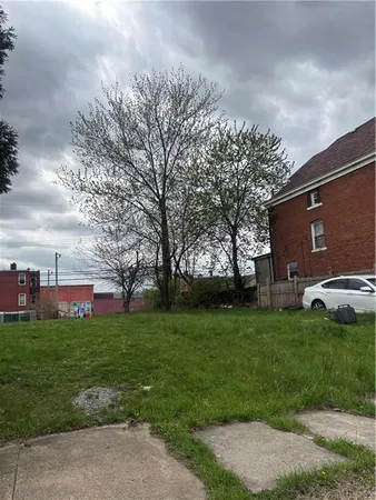 a view of a house with a backyard