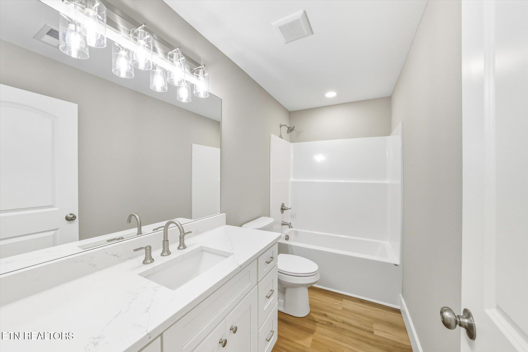 333 Granville Conner Road Powell, TN 37849 - Photo 24 of 30 Hall bathroom