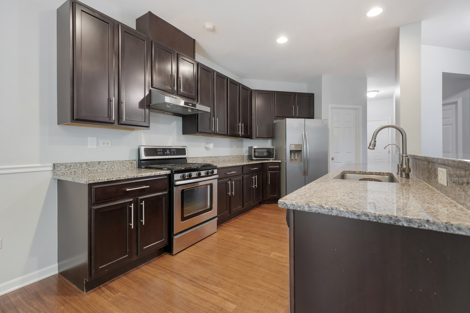 1022 Ravendale Court Naperville, IL 60540 - Photo 9 of 28