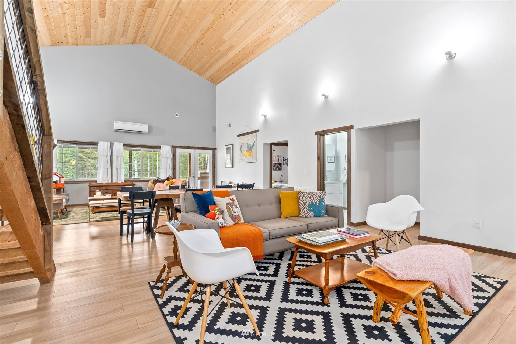 154 Rogerson Road Chehalis, WA 98532 - Photo 11 of 40 a living room with furniture and wooden floor