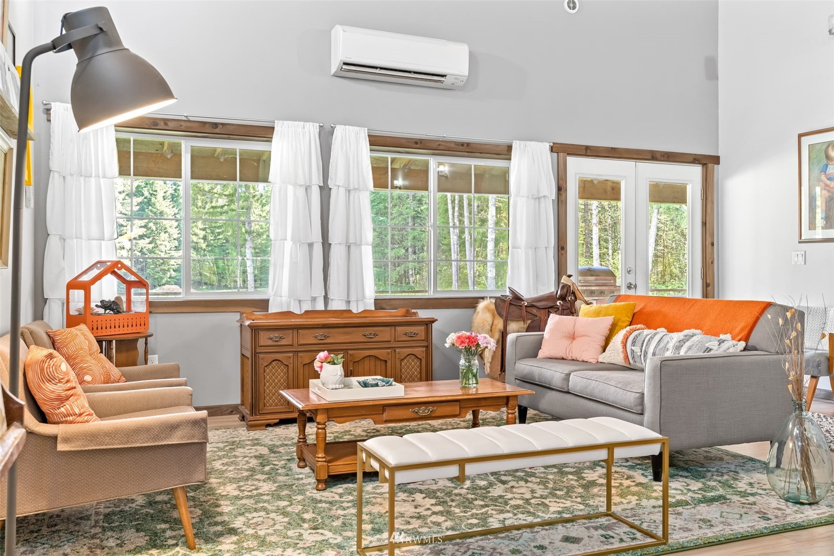 154 Rogerson Road Chehalis, WA 98532 - Photo 15 of 40 a living room with furniture and a large window