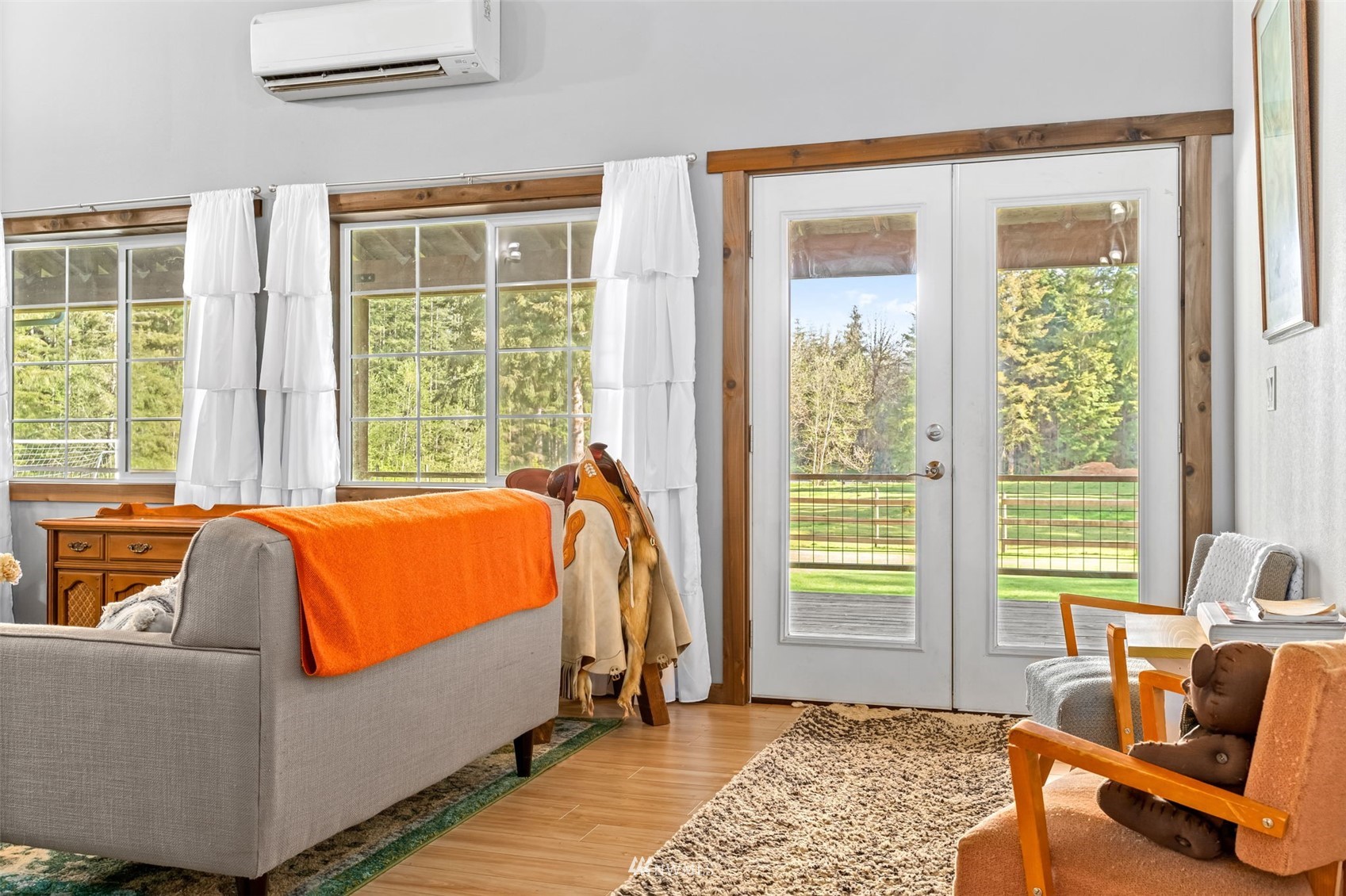 154 Rogerson Road Chehalis, WA 98532 - Photo 17 of 40 a bed sitting in a bedroom next to a window