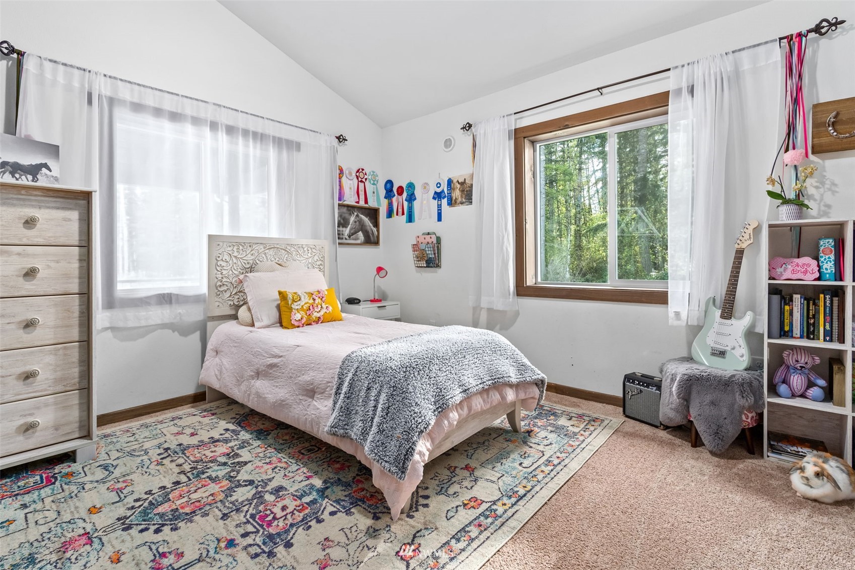 154 Rogerson Road Chehalis, WA 98532 - Photo 24 of 40 a bedroom with a bed furniture and a window