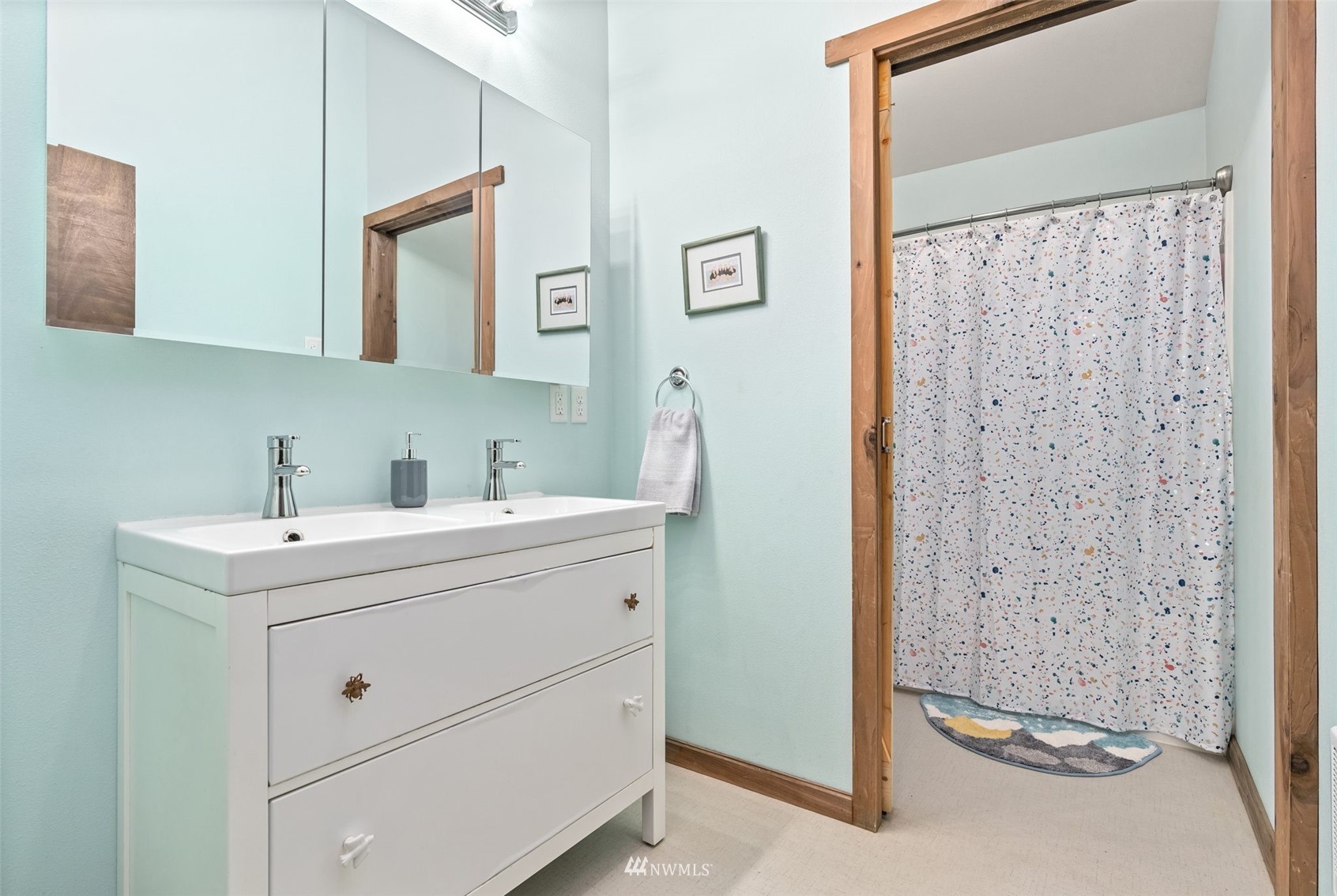 154 Rogerson Road Chehalis, WA 98532 - Photo 25 of 40 a utility room with a sink dryer and washer