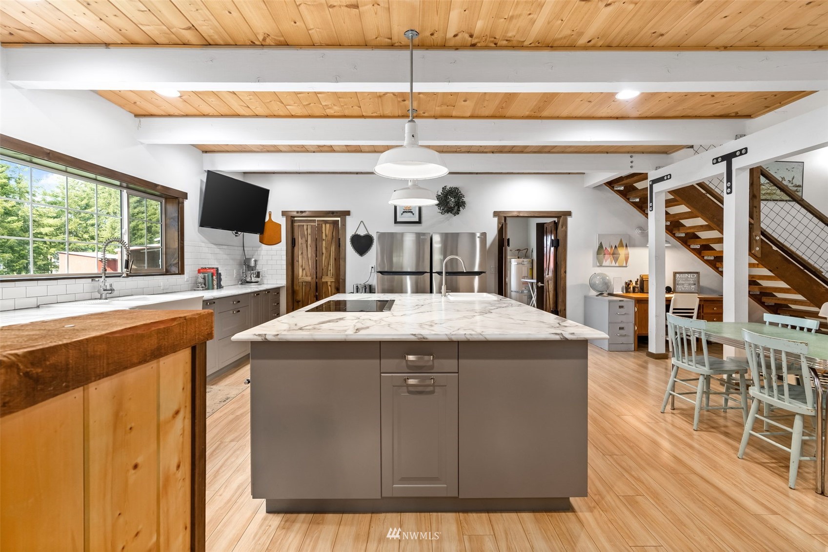 154 Rogerson Road Chehalis, WA 98532 - Photo 7 of 40 a large kitchen with stainless steel appliances kitchen island granite countertop a sink and cabinets