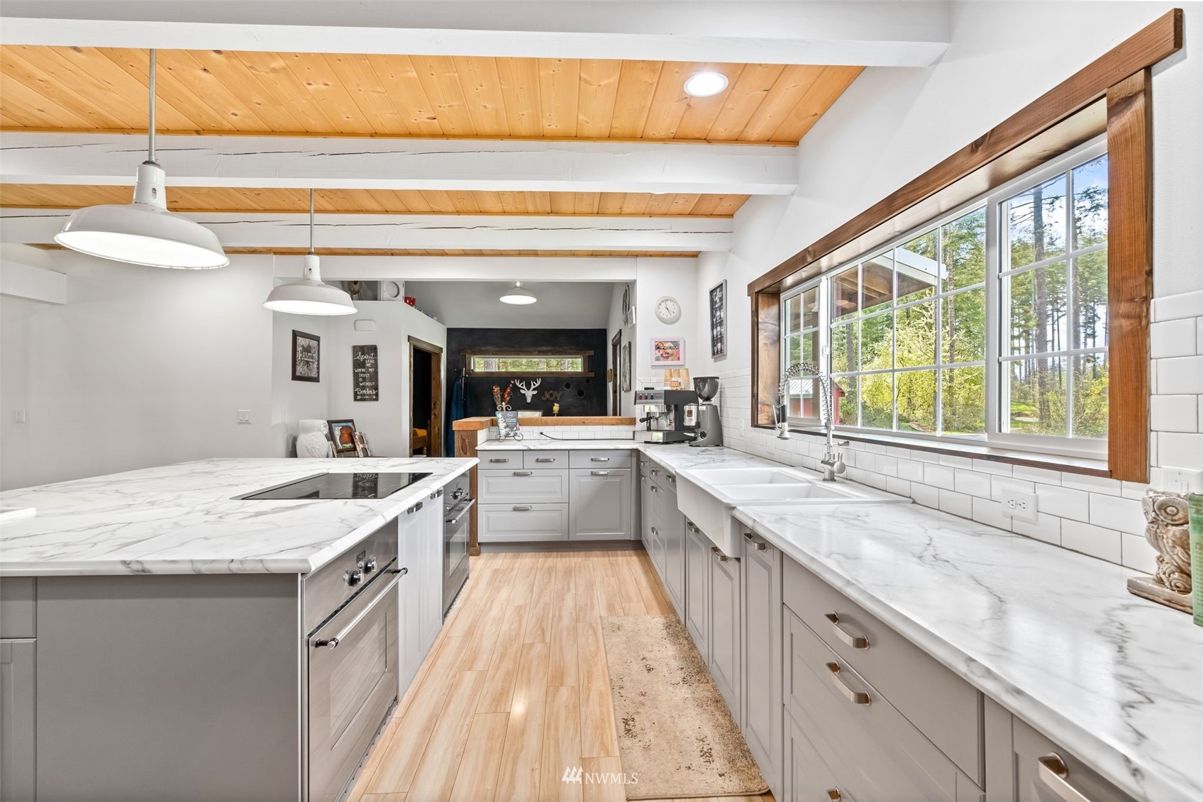 154 Rogerson Road Chehalis, WA 98532 - Photo 8 of 40 a large white kitchen with a large window