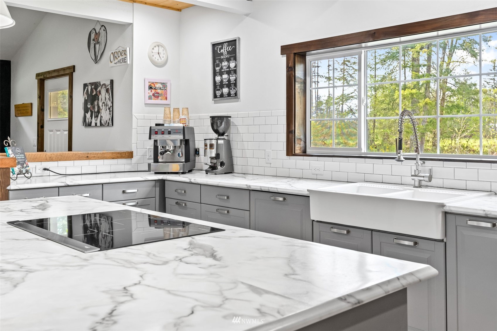 154 Rogerson Road Chehalis, WA 98532 - Photo 9 of 40 a kitchen with granite countertop a sink and a stove