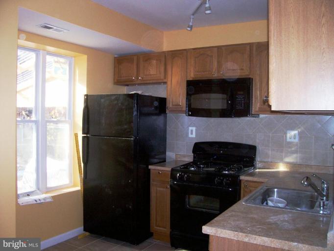 3229 Elmley Avenue Baltimore, MD 21213 - Photo 3 of 10 Kitchen #2