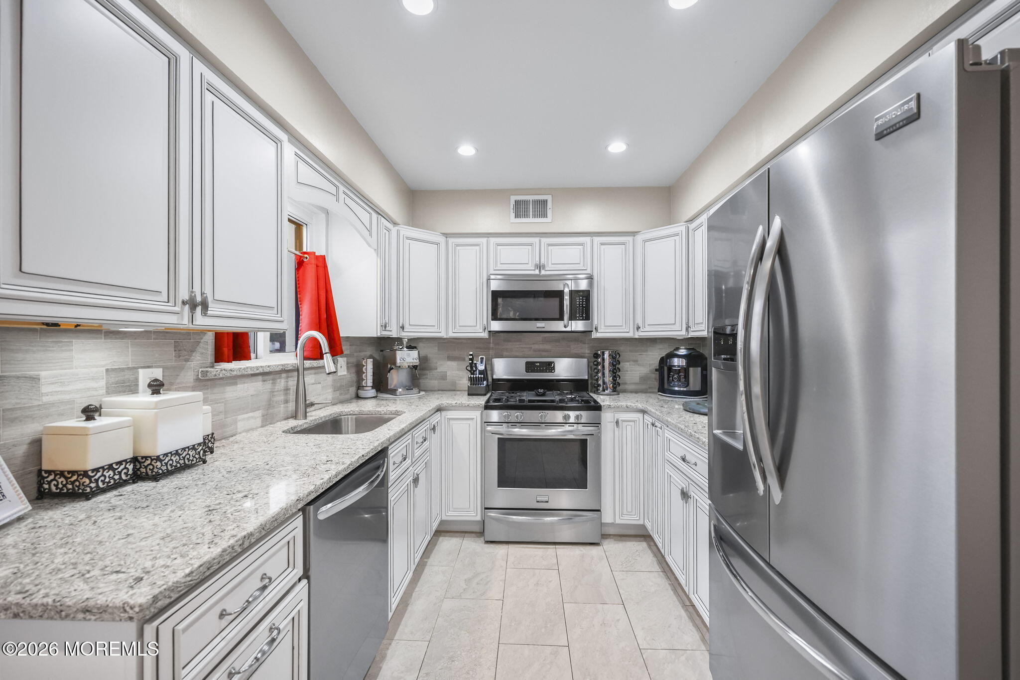 316 Middlewood Road Middletown, NJ 07748 - Photo 13 of 33 316 Middlewood Rd