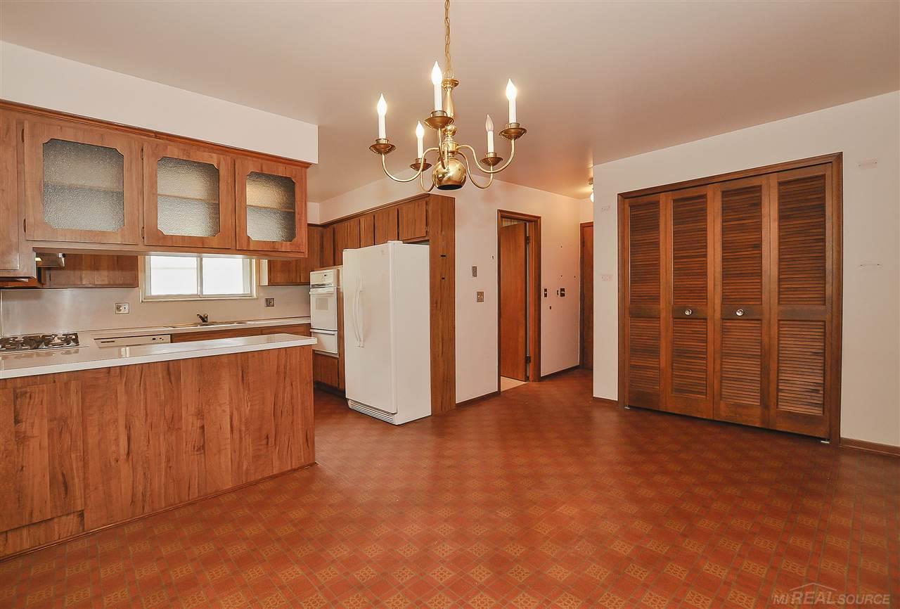 820 Hampton Road Grosse Pointe, MI 48236 - Photo 11 of 29 31355837-10.JPG