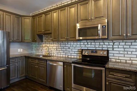 $215,000 | 3971 Botanical Avenue, Unit A, St. Louis, MO 63110