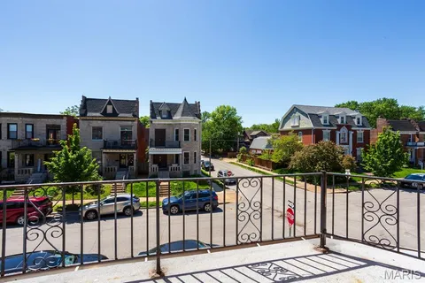 $215,000 | 3971 Botanical Avenue, Unit A, St. Louis, MO 63110