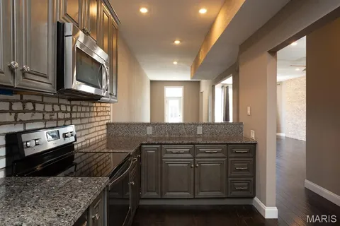$215,000 | 3971 Botanical Avenue, Unit A, St. Louis, MO 63110