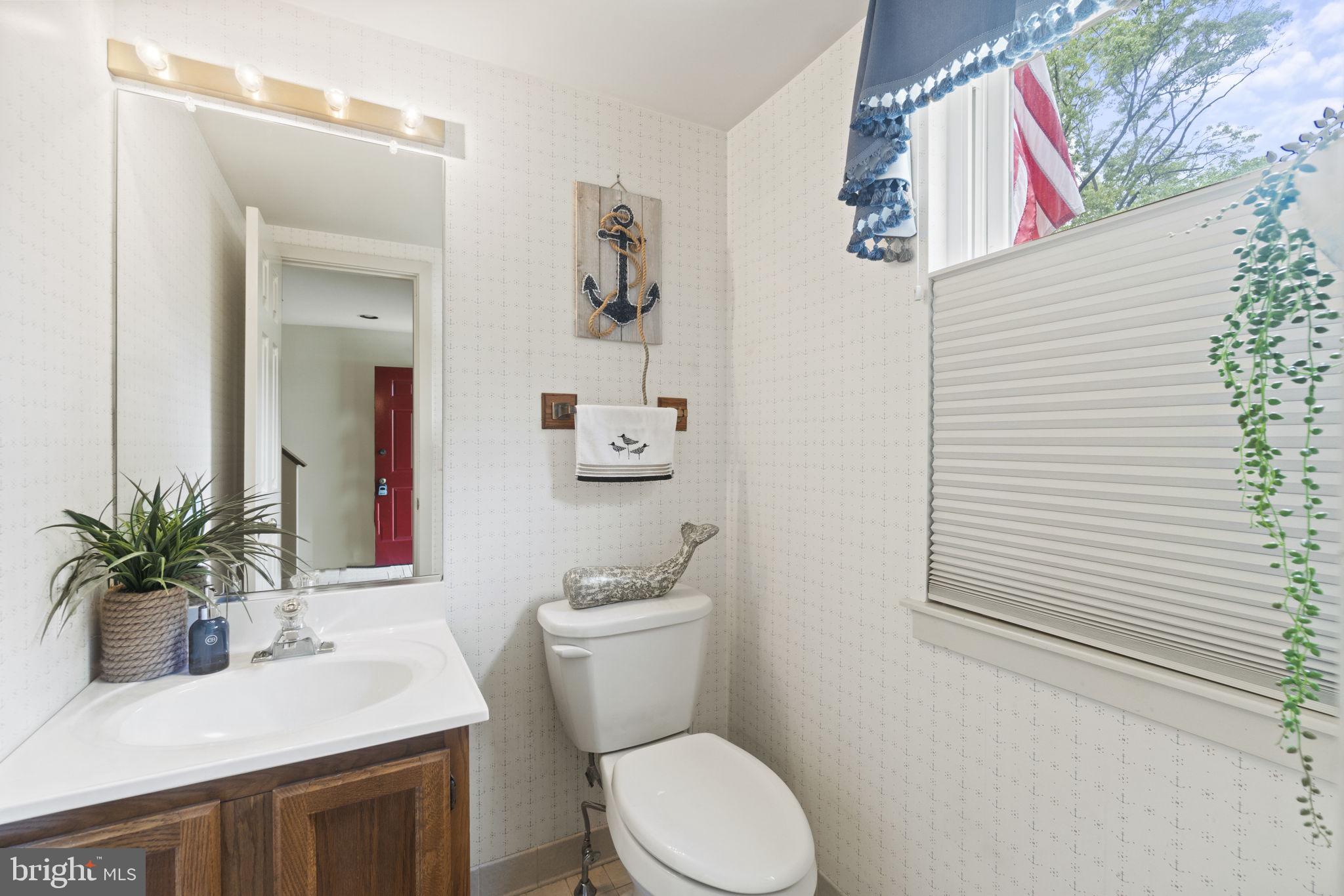 1558 Ritchie Lane Annapolis, MD 21401 - Photo 18 of 38 Main level powder room