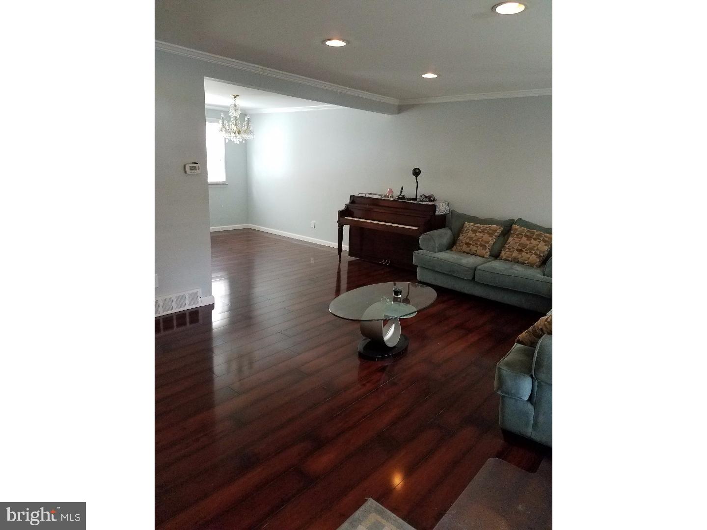 11617 Stevens Road Philadelphia, PA 19116 - Photo 4 of 20 Living Room