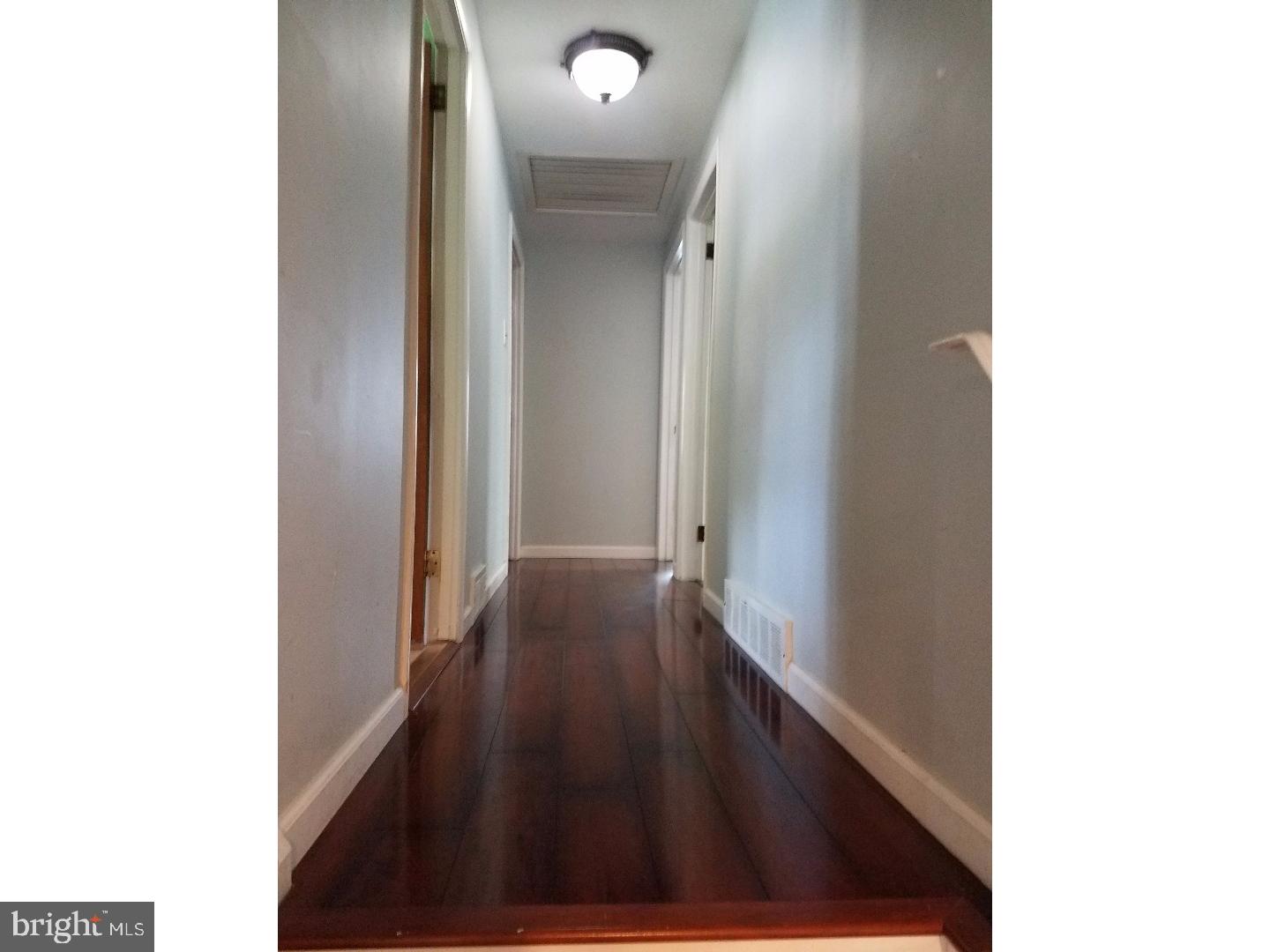 11617 Stevens Road Philadelphia, PA 19116 - Photo 8 of 20 Hallway
