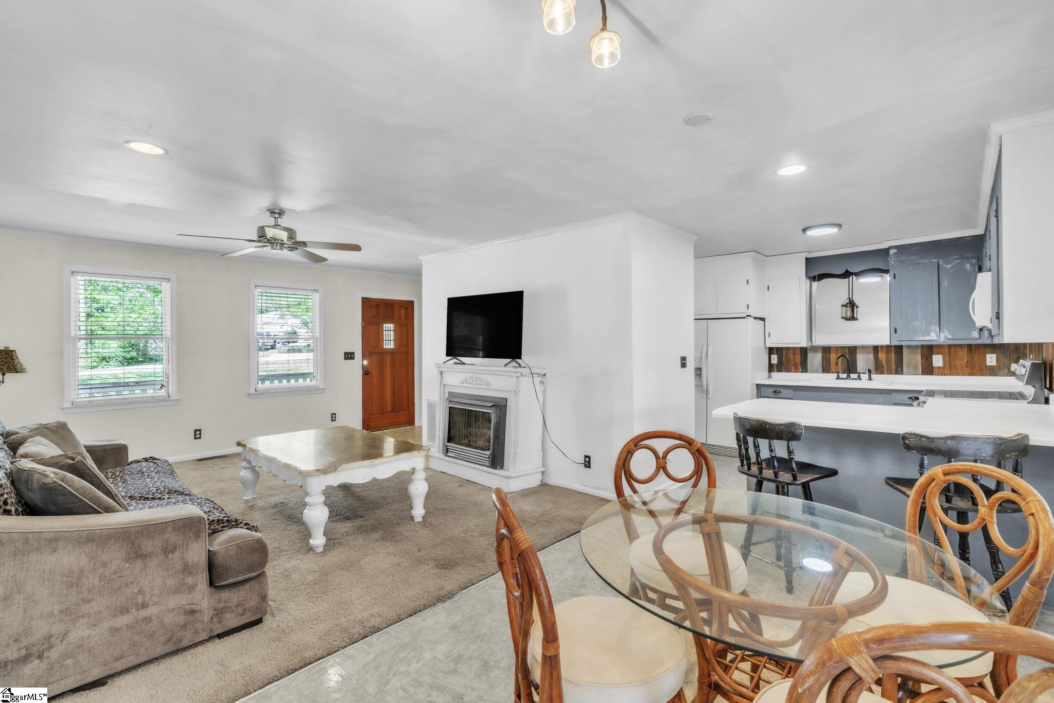 408 Bakerville Road Easley, SC 29642 - Photo 4 of 32
