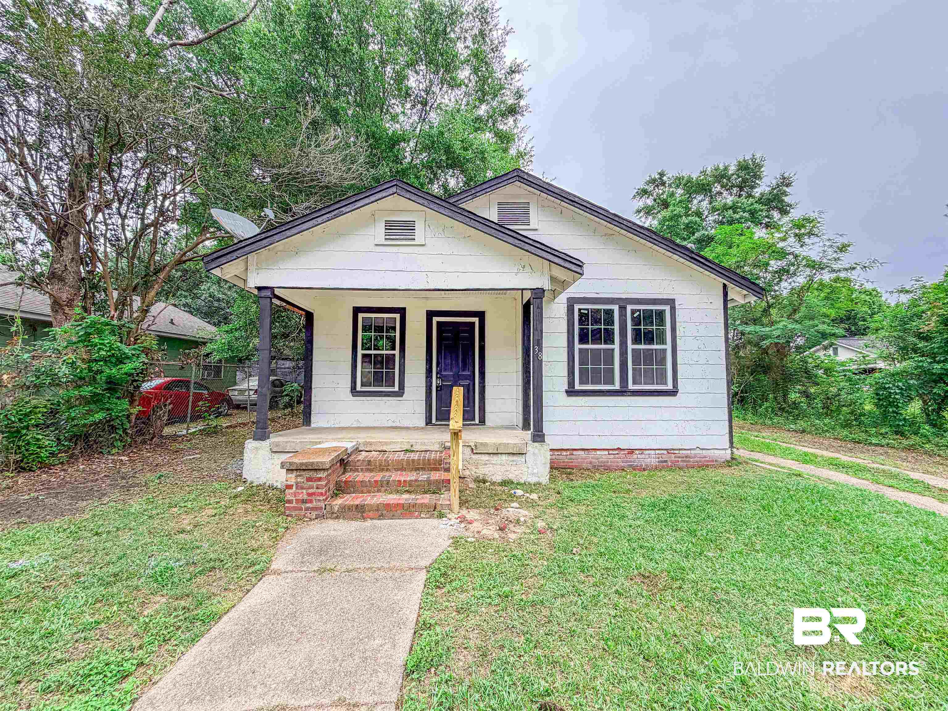 Single-story residence featuring a white siding exterior with contrasting dark trim