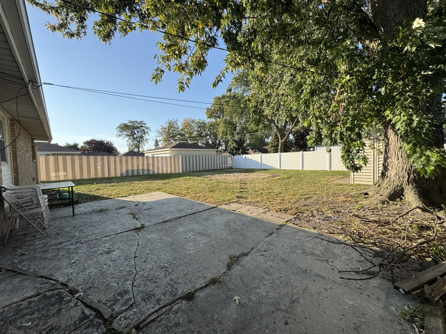 7838 West 73rd Place Bridgeview, IL 60455 - Photo 19 of 22 a view of a swimming pool with an outdoor space