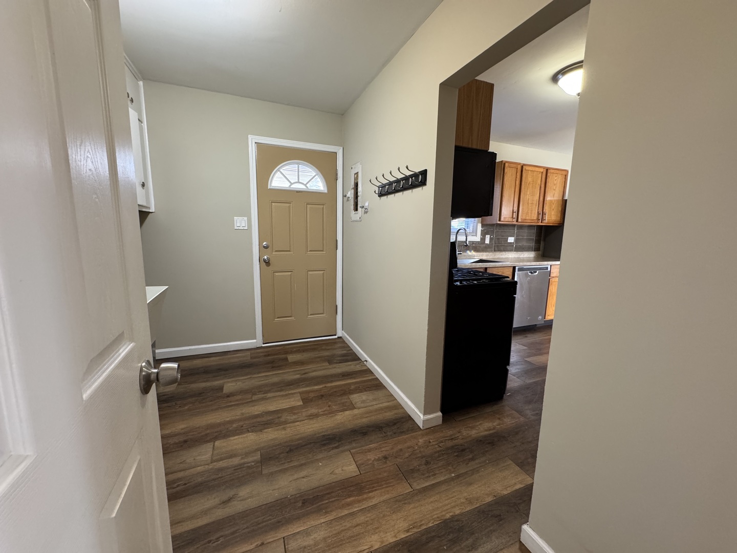 7838 West 73rd Place Bridgeview, IL 60455 - Photo 7 of 22 a view of a kitchen from a hallway