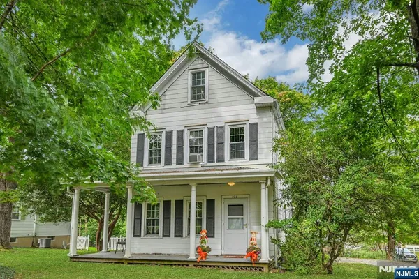 $3,800 | 370 Sicomac Avenue, Wyckoff, NJ 07481