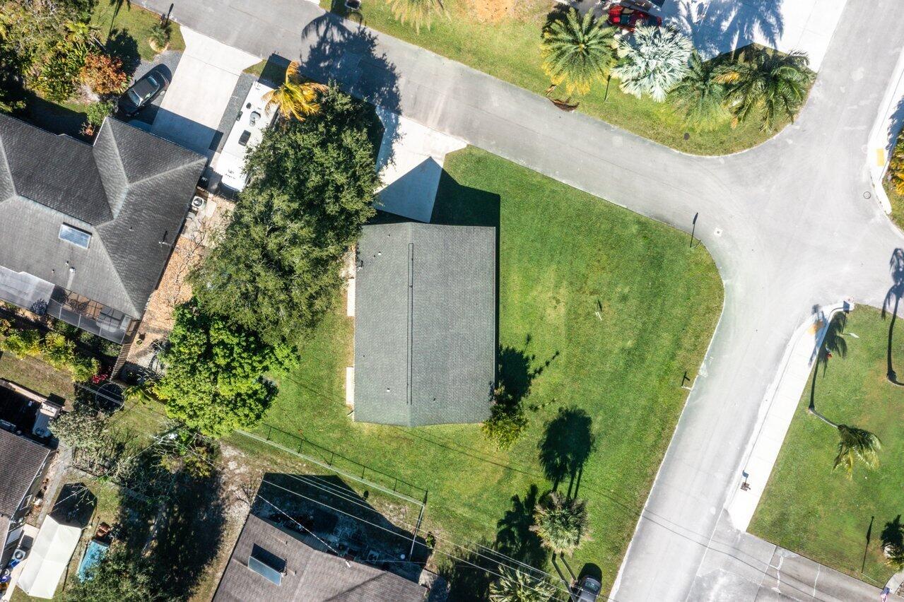 4963 Bonanza Road Lake Worth, FL 33467 - Photo 20 of 27 022-4963BonanzaRoad-LakeWorth-FL-33467-S