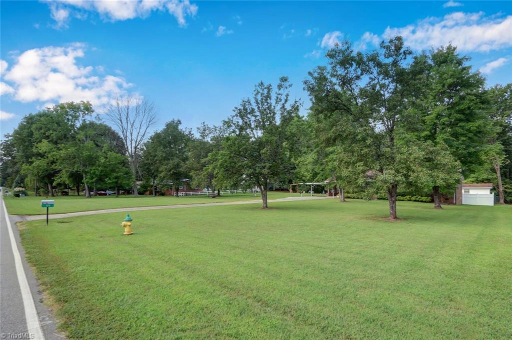 125 South Edgewood Road Eden, NC 27288 - Photo 3 of 27 Gallery Image 3
