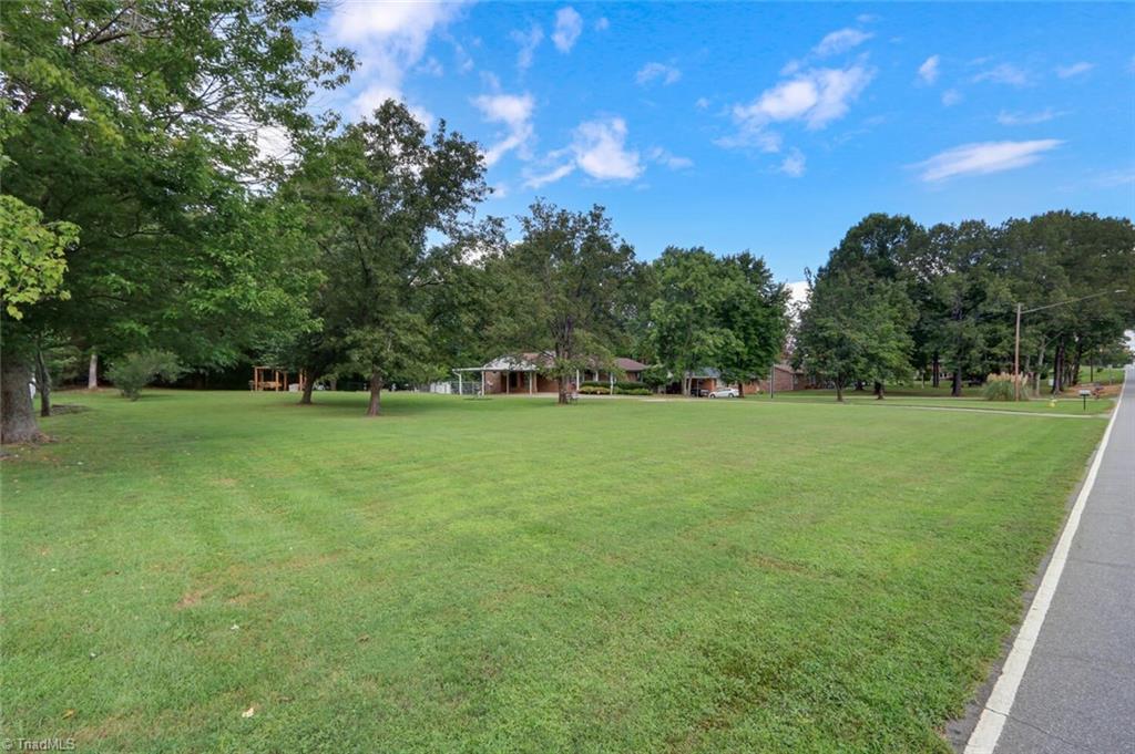 125 South Edgewood Road Eden, NC 27288 - Photo 4 of 27 Gallery Image 4
