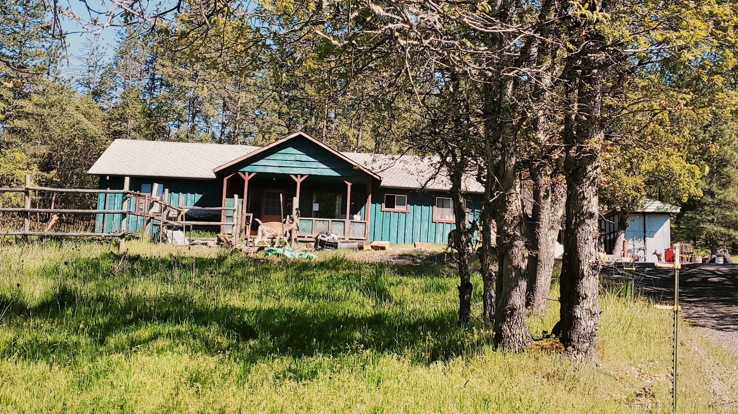 3505 North Obenchain Road Eagle Point, OR 97524 - Photo 3 of 12 20240509_161241_03