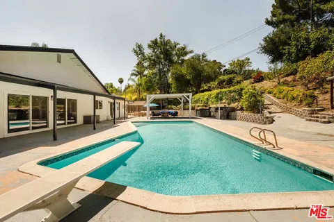 $1,895,000 | 5121 Winnetka Avenue, Woodland Hills, CA 91364