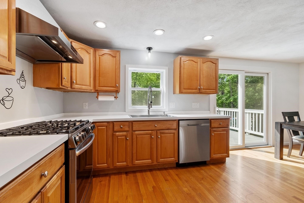 4 Louis Road Tewksbury, MA 01876 - Photo 9 of 42 Gallery Image 9