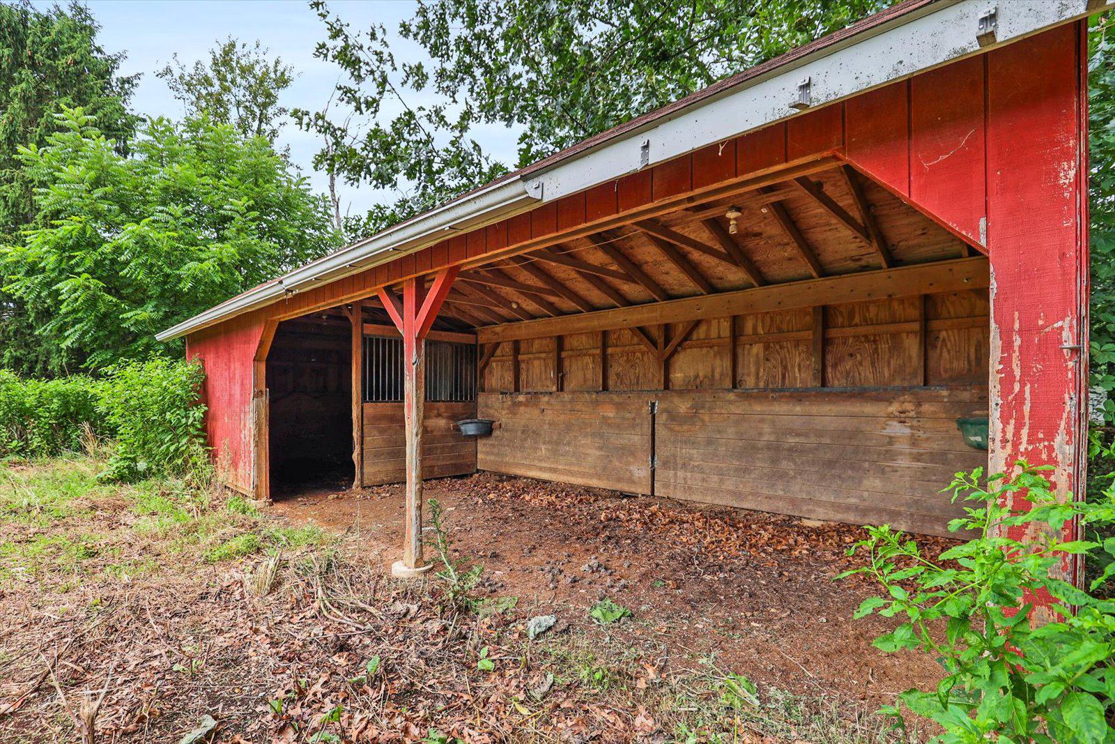 333 Newcomer Road Windsor, PA 17366 - Photo 76 of 112 Horse Barn