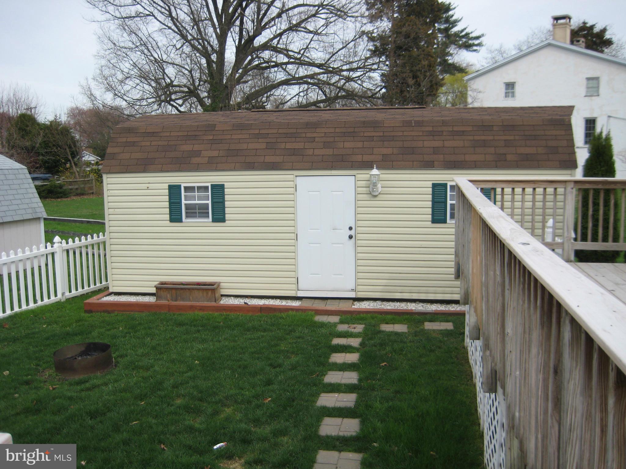 7304 Gunpowder Road Baltimore, MD 21220 - Photo 5 of 30 a backyard of a house with lots of green space