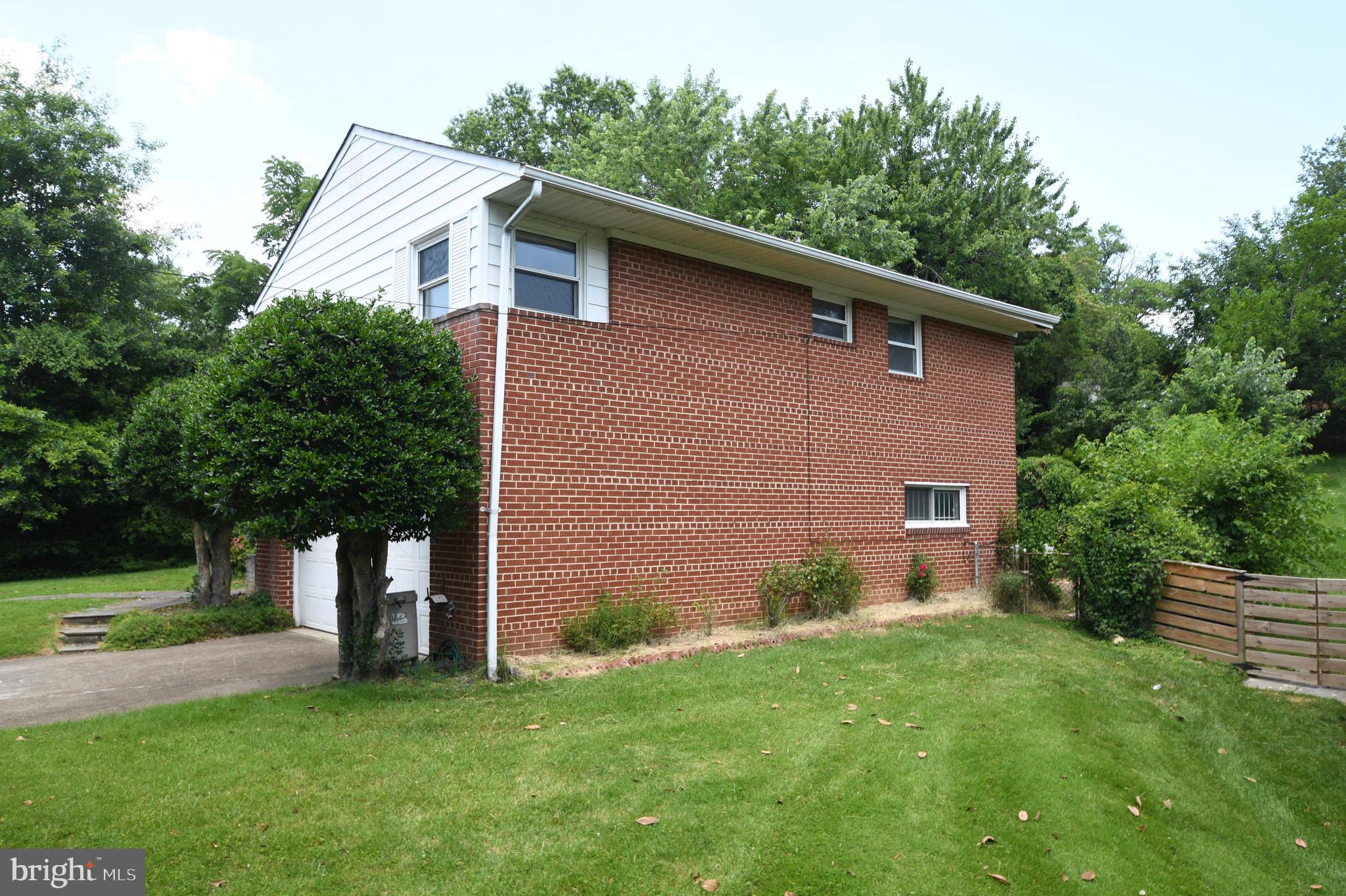 2016 Cascade Road Silver Spring, MD 20902 - Photo 4 of 80