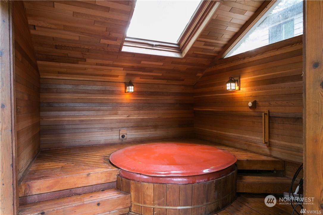 615 Canyon View Road Bellingham, WA 98225 - Photo 34 of 39 a view of a indoor shower