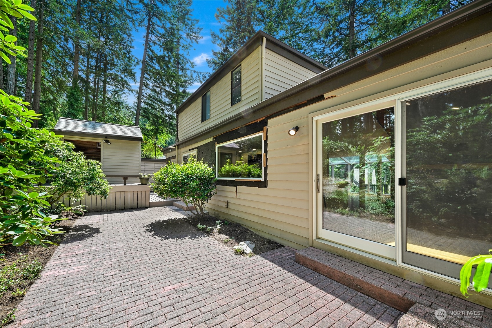 615 Canyon View Road Bellingham, WA 98225 - Photo 35 of 39 a front view of a house with garden