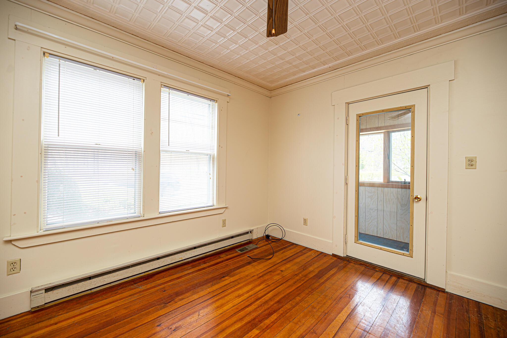 108 Main Street Ogunquit, ME 03907 - Photo 24 of 68 Living Room