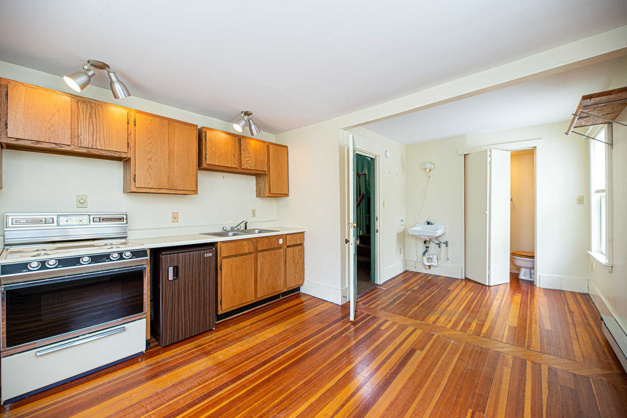 108 Main Street Ogunquit, ME 03907 - Photo 38 of 68 2nd FL Suite