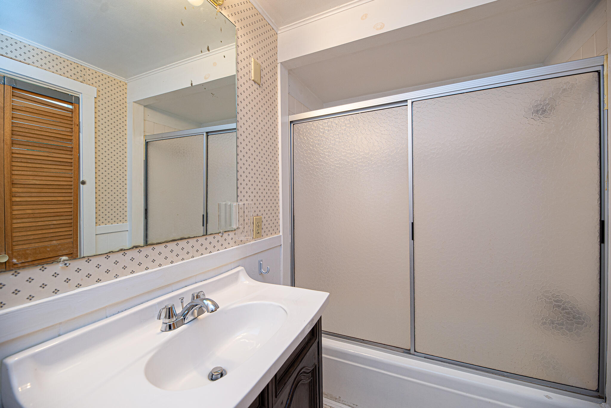 108 Main Street Ogunquit, ME 03907 - Photo 61 of 68 Exterior Room Bath