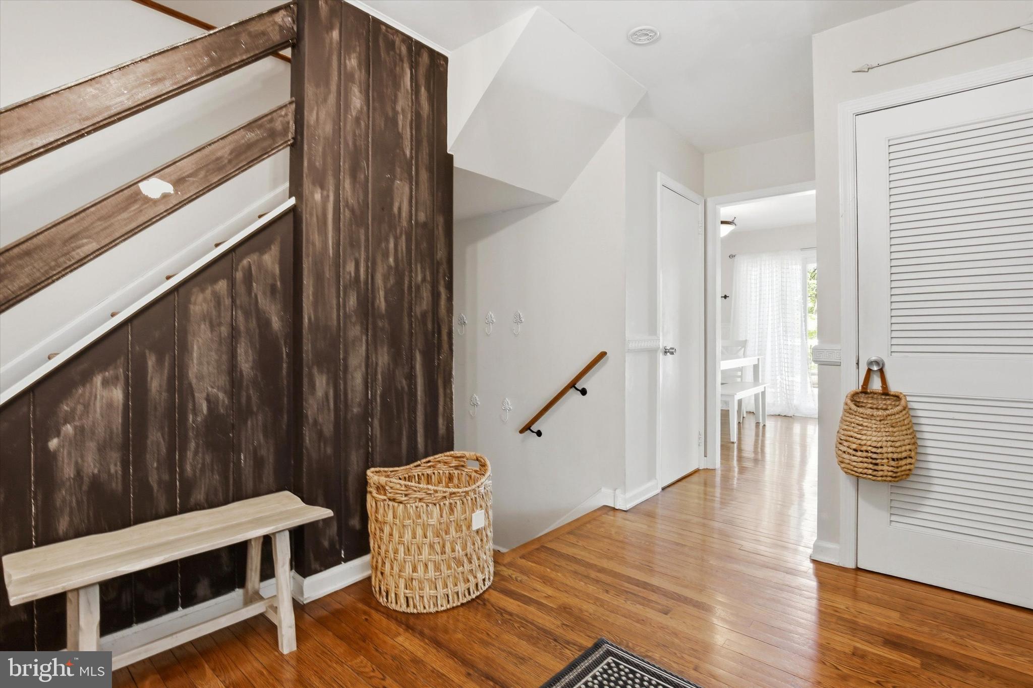 471 Hilltop Road Paoli, PA 19301 - Photo 4 of 39 FOYER