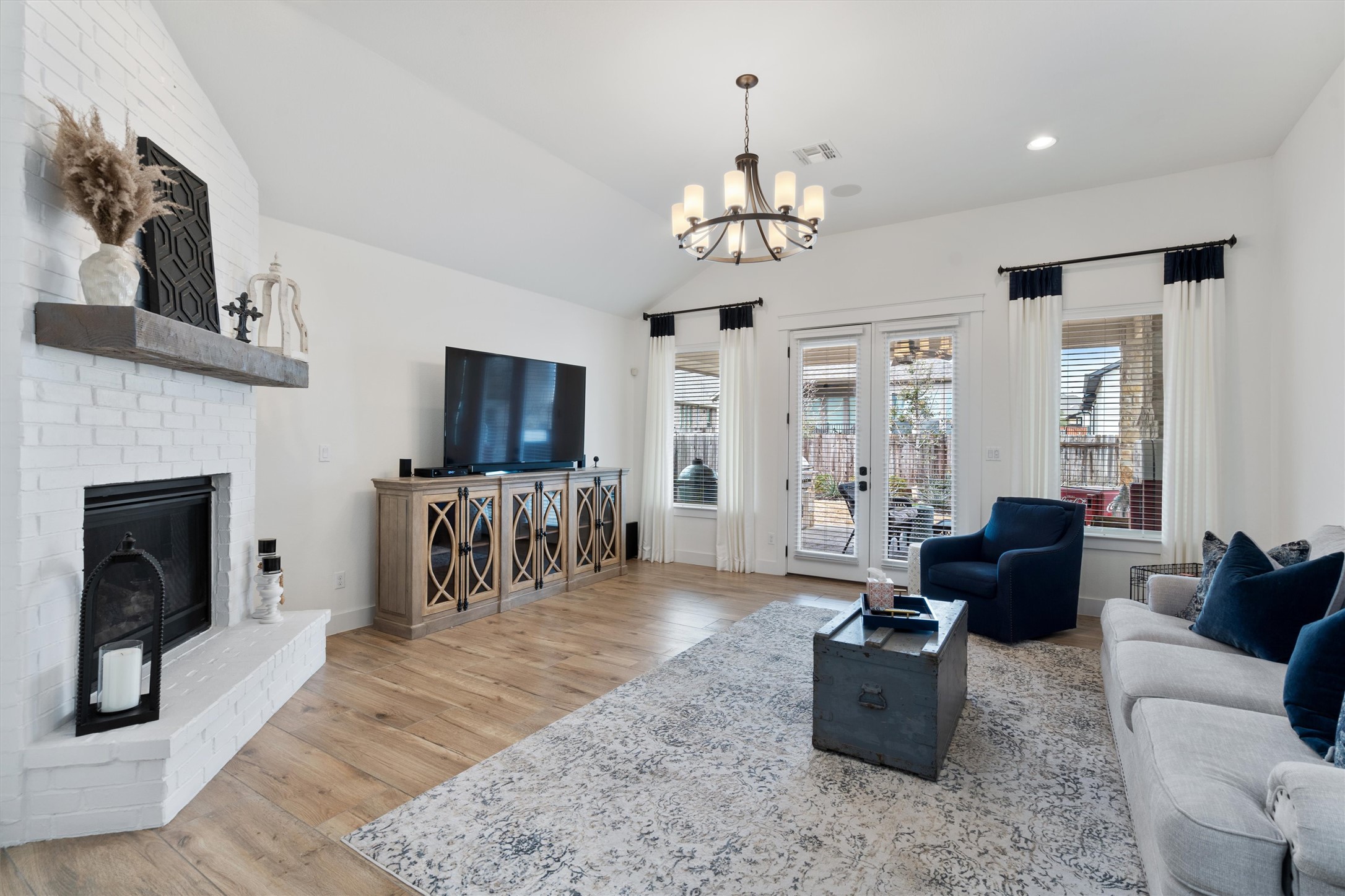 70 Santa Maria Street Georgetown, TX 78628 - Photo 14 of 38