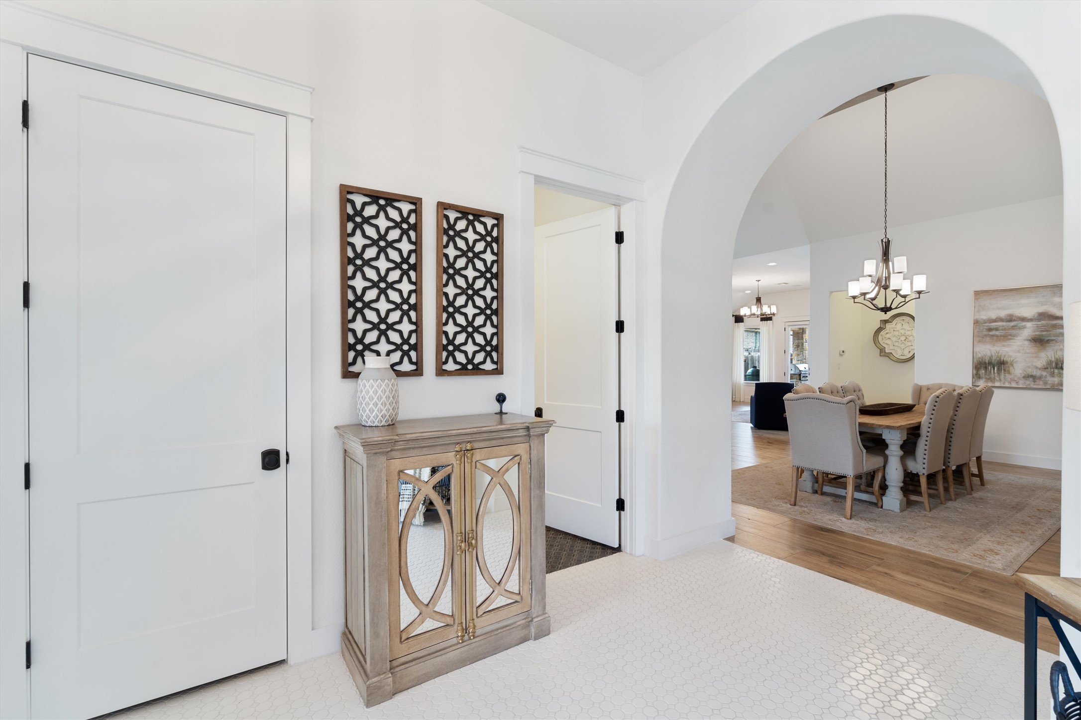 70 Santa Maria Street Georgetown, TX 78628 - Photo 4 of 38